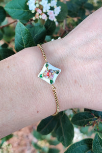 bracelet femme en acier inoxydable et émail cloisonné blanc.